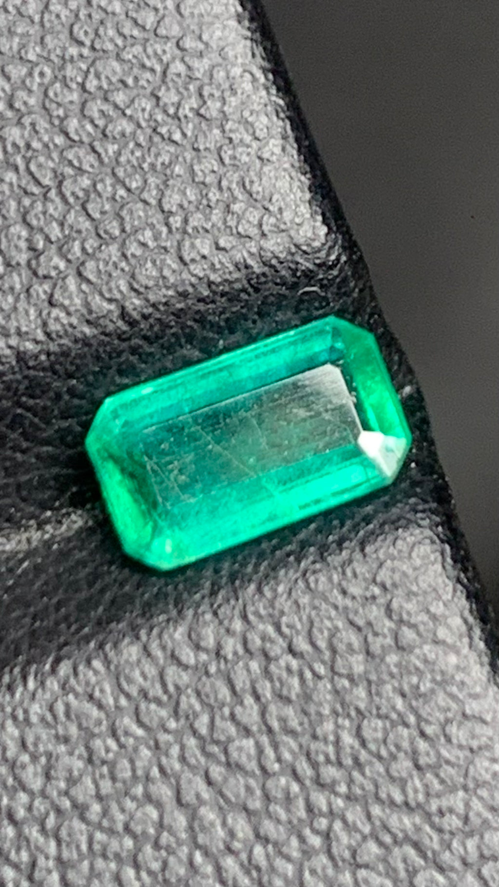 Beautiful 1.05 Carat Natural Green Emerald Swat Pakistan