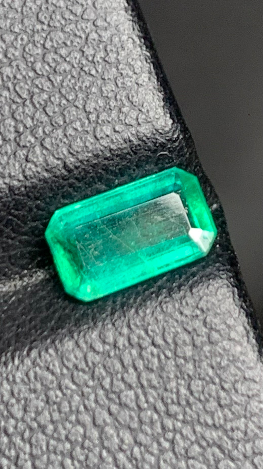 Beautiful 1.05 Carat Natural Green Emerald Swat Pakistan