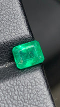 Beautiful 0.80 Carat Natural Vivid Green Emerald Swat Pakistan