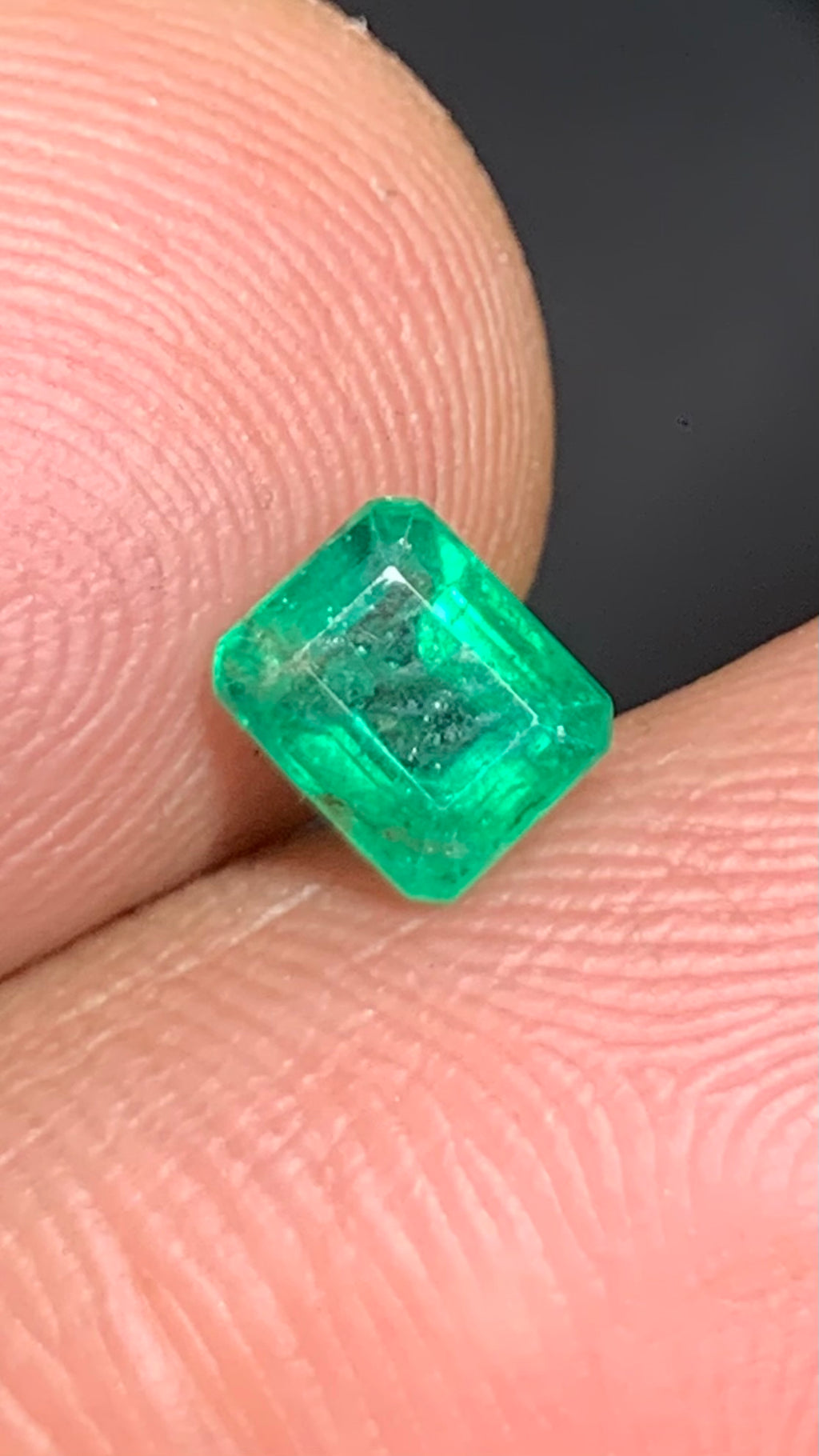 Beautiful 0.80 Carat Natural Vivid Green Emerald Swat Pakistan