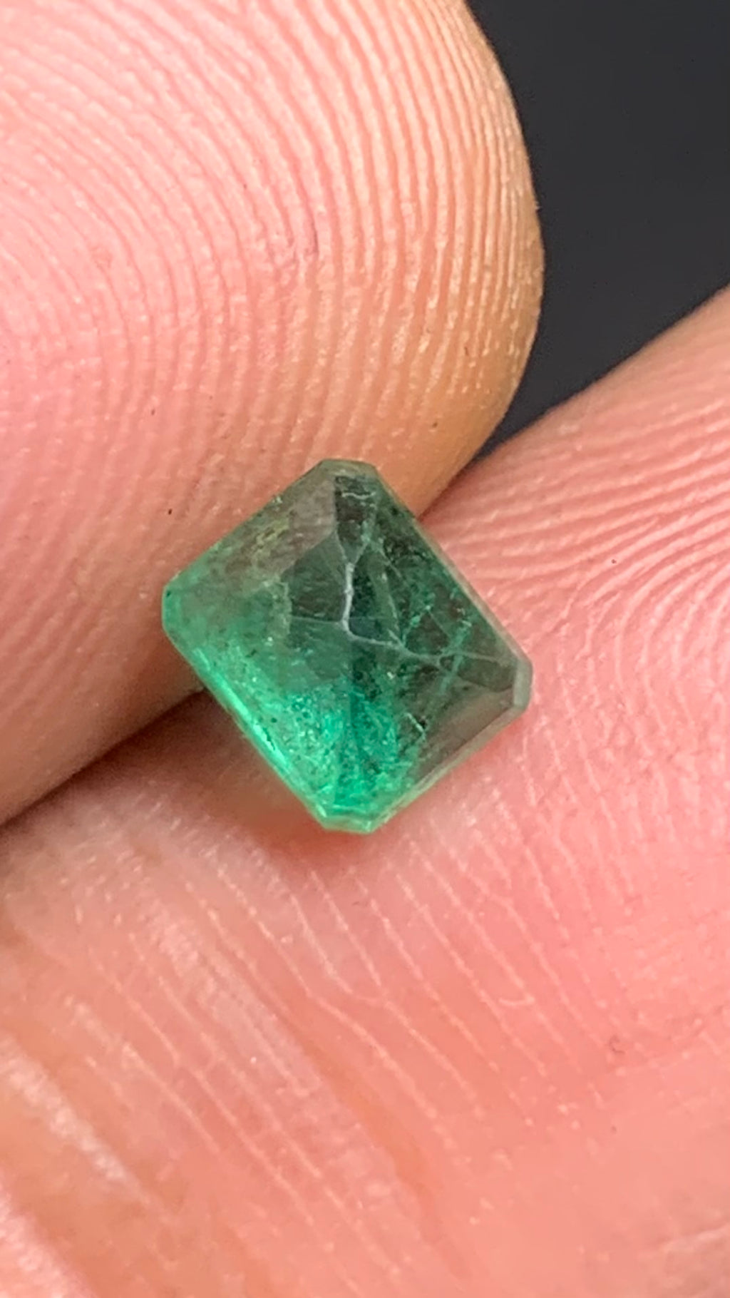 Beautiful 0.80 Carat Natural Vivid Green Emerald Swat Pakistan