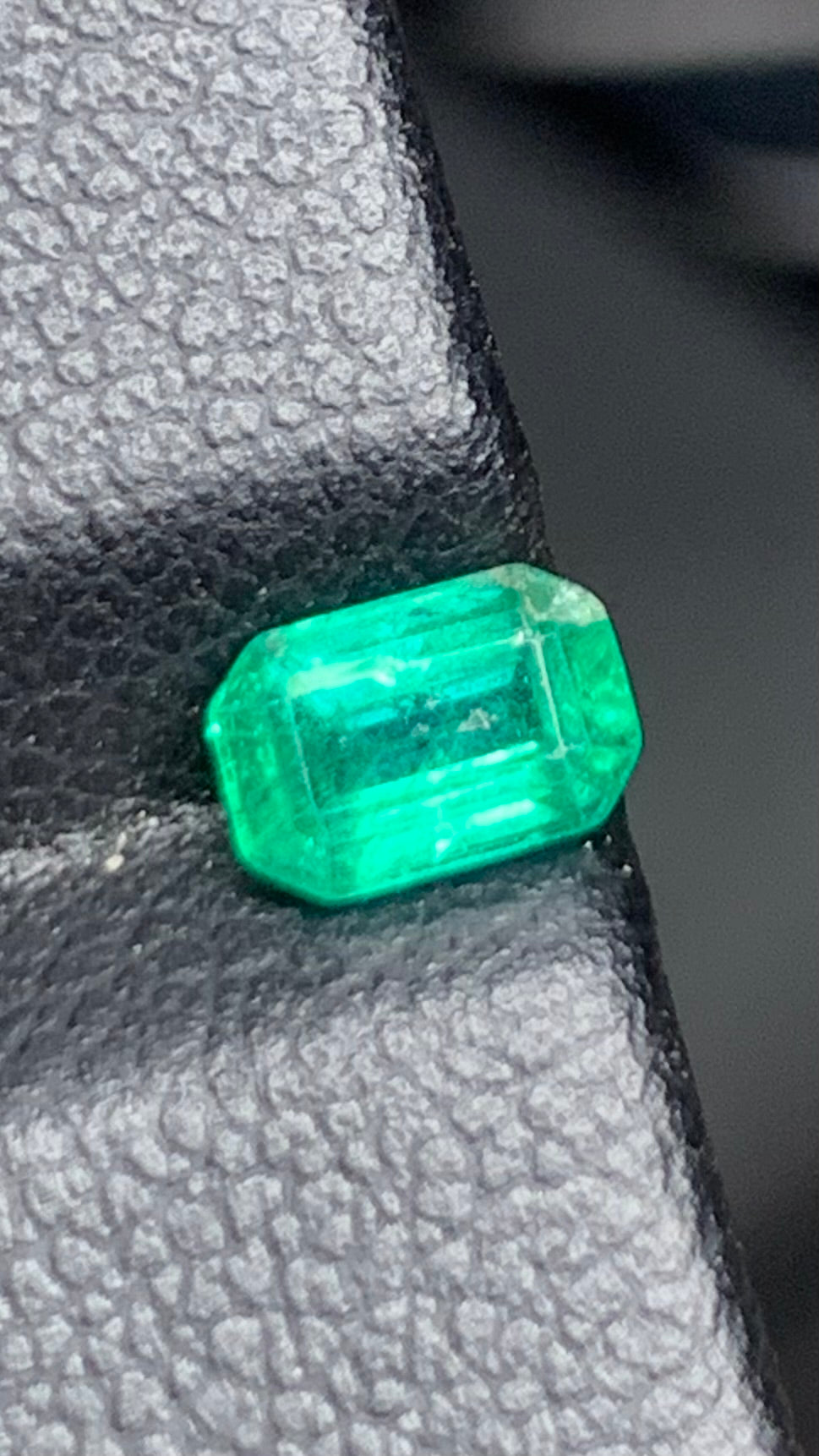 Beautiful 0.55 Carat Natural Vivid Green Emerald Swat Pakistan