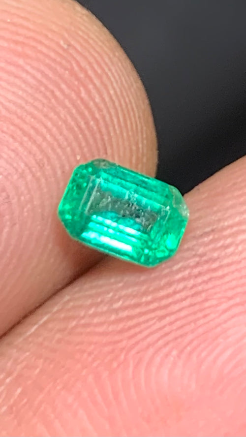Beautiful 0.55 Carat Natural Vivid Green Emerald Swat Pakistan
