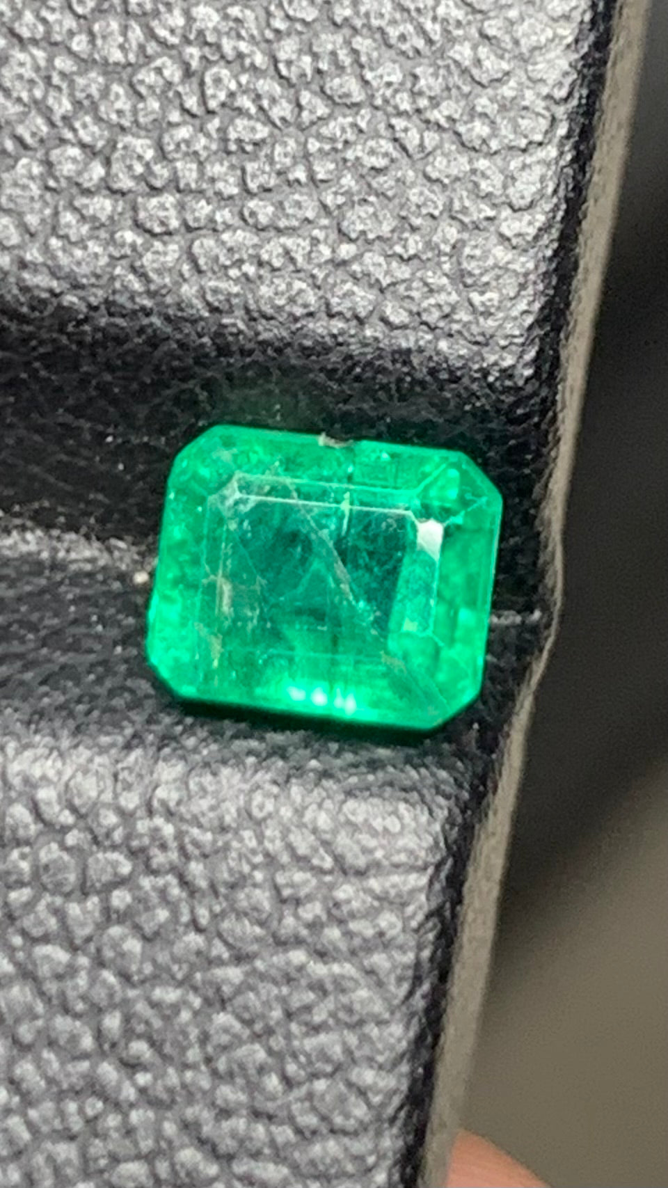 Beautiful 0.85 Carat Natural Vivid Green Emerald Swat Pakistan