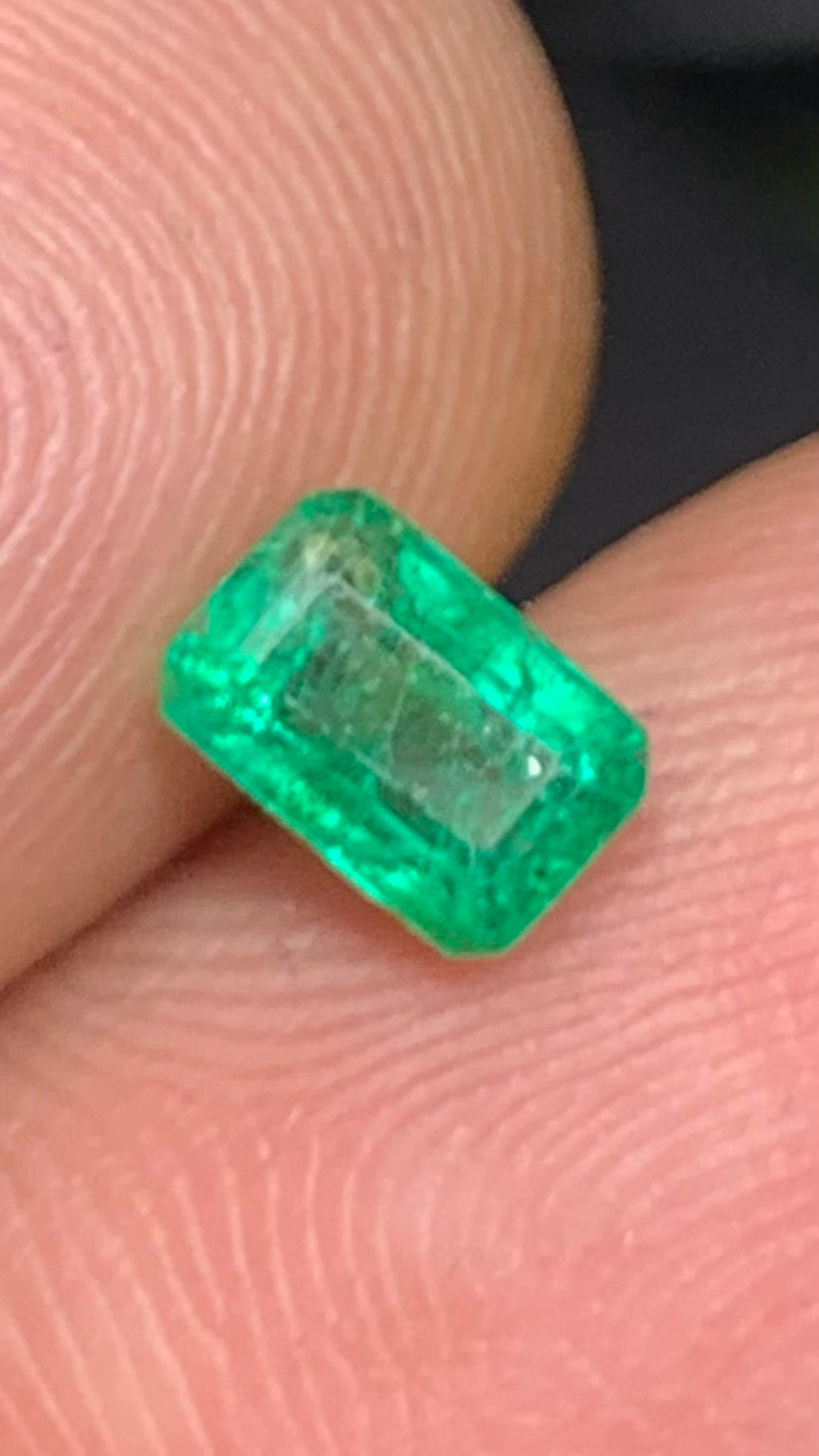 Beautiful 0.70 Carat Natural Green Emerald Swat Pakistan