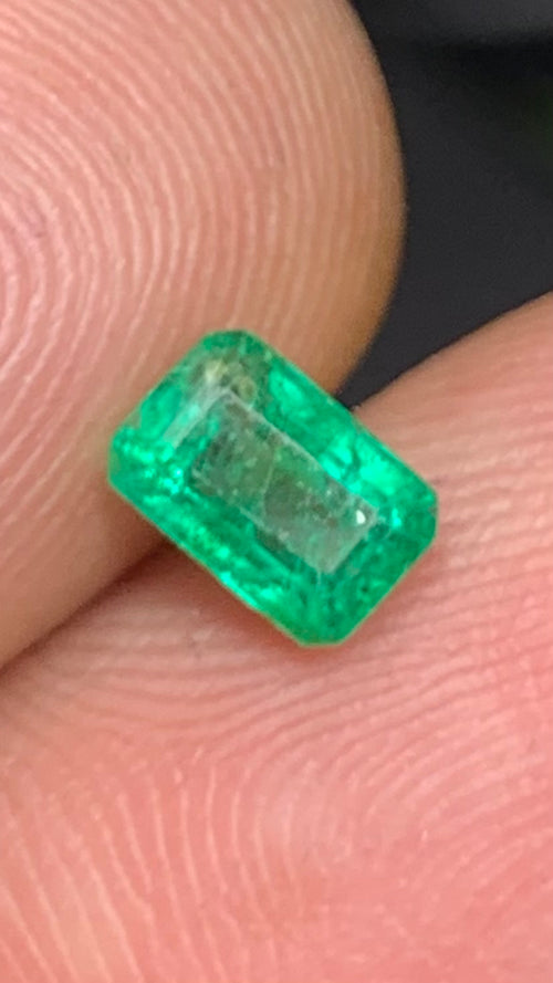 Beautiful 0.70 Carat Natural Green Emerald Swat Pakistan
