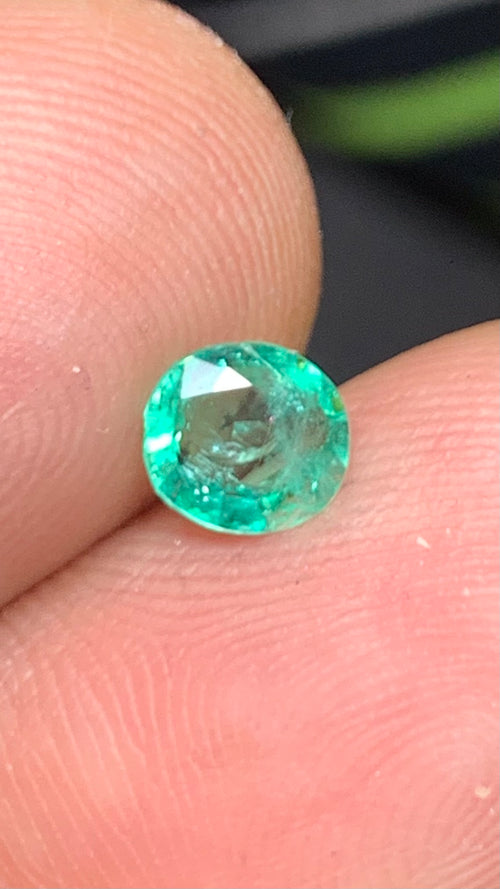 Beautiful 0.70 Carat Natural Green Emerald Afghanistan