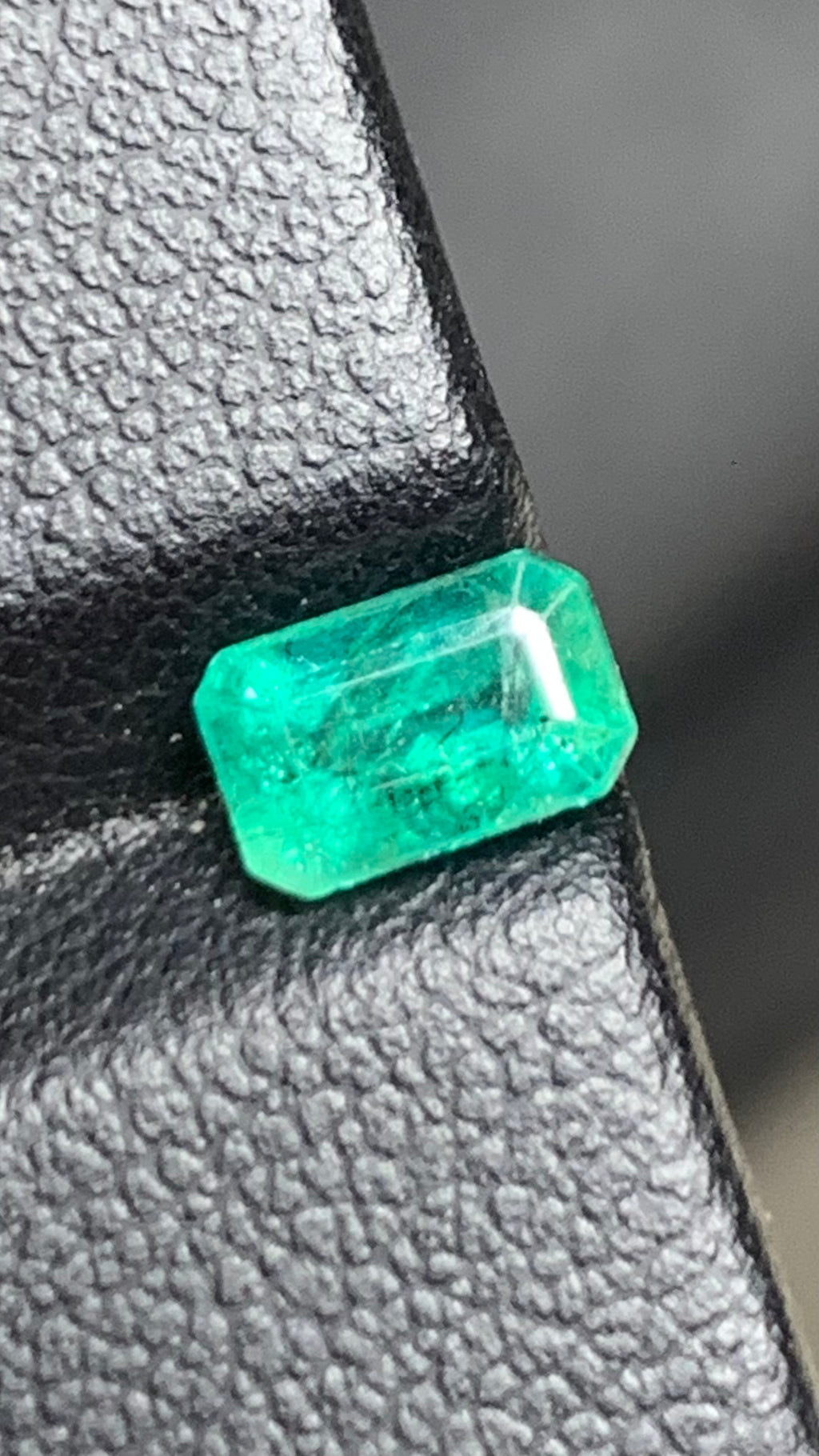 Beautiful 1 Carat Natural Green Emerald Swat Pakistan
