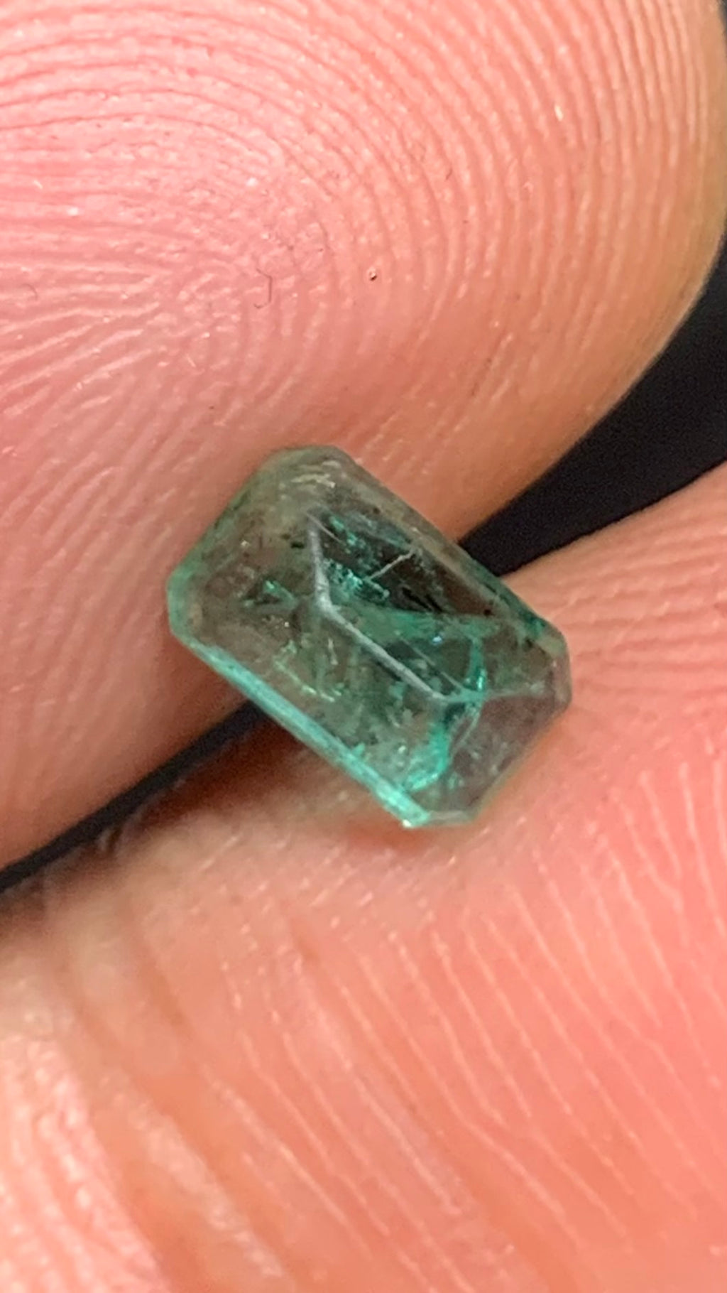 Beautiful 1 Carat Natural Green Emerald Swat Pakistan