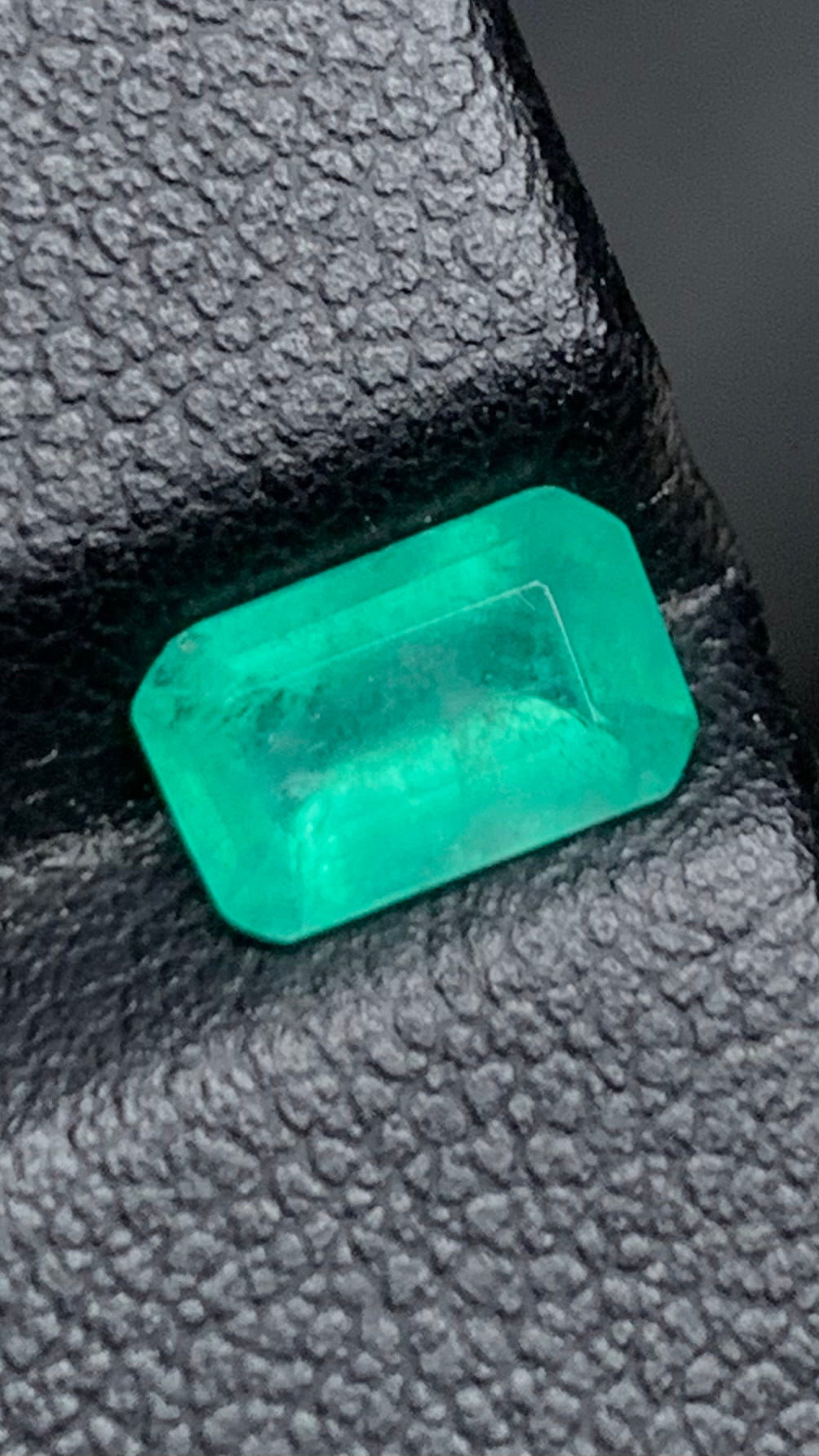 Beautiful 0.90 Carat Natural Green Emerald Swat Pakistan