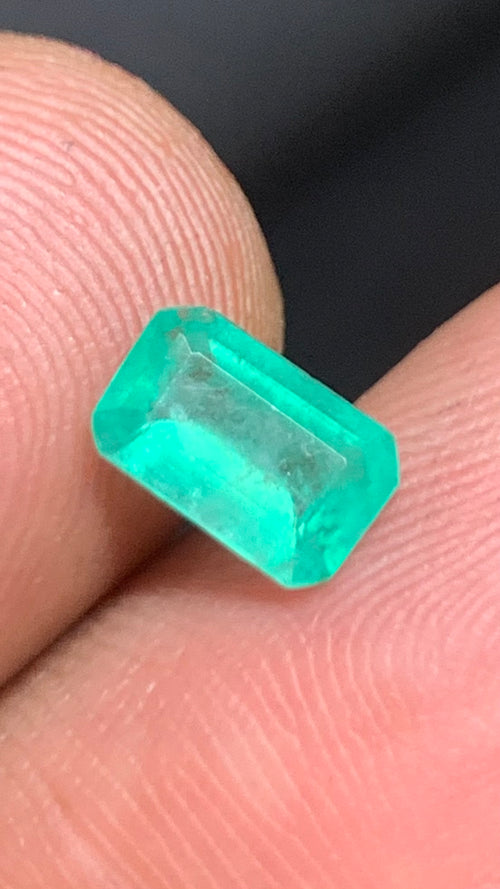 Beautiful 0.90 Carat Natural Green Emerald Swat Pakistan