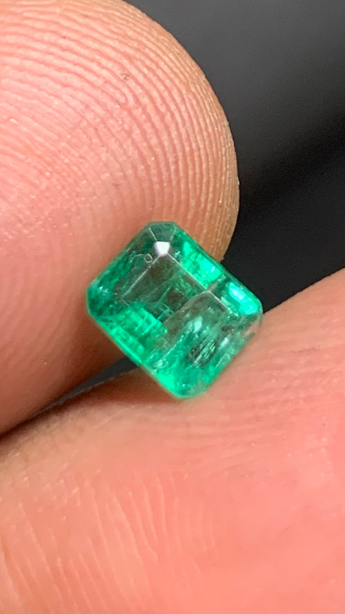 Beautiful 0.80 Carat Natural Green Emerald Swat Pakistan