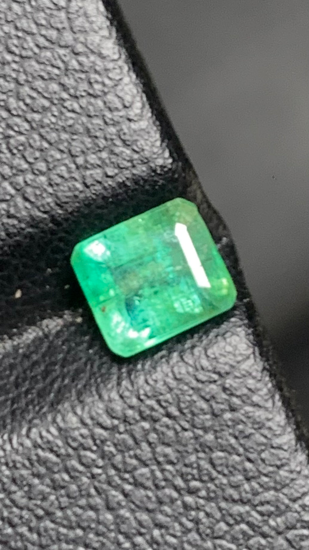 Beautiful 0.90 Carat Natural Green Emerald Swat Pakistan