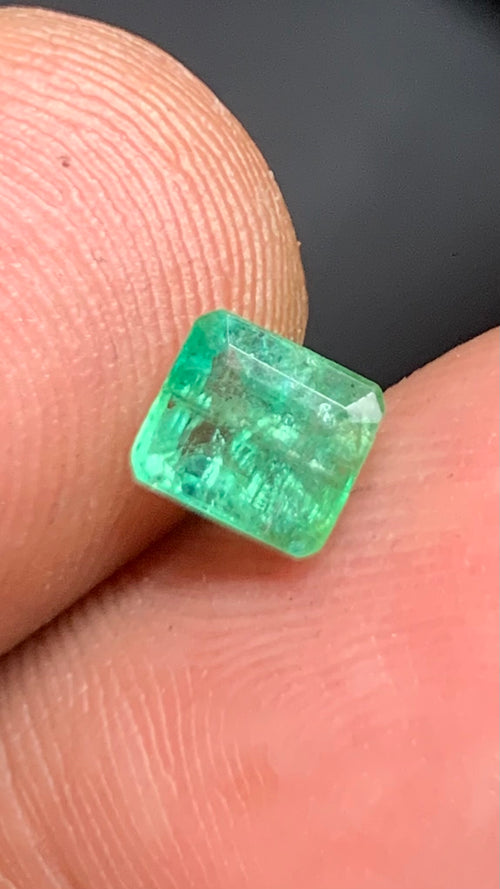 Beautiful 0.90 Carat Natural Green Emerald Swat Pakistan