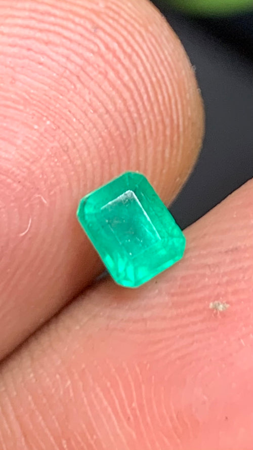 Beautiful 0.60 Carat Natural Emerald Minor oil