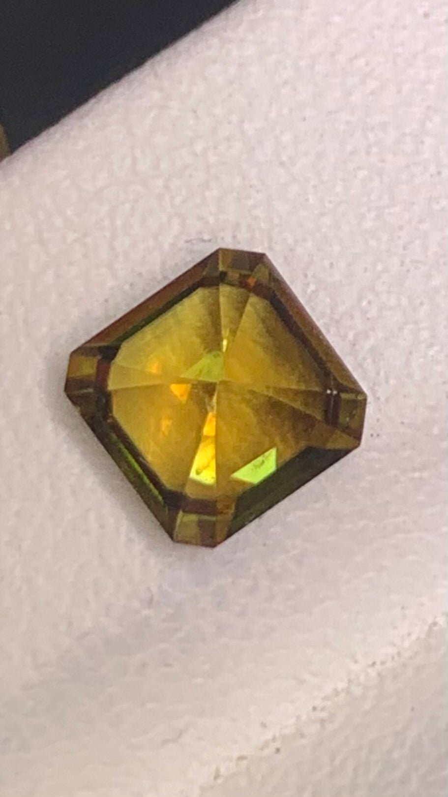 Untreated Top Quality 1.45 Carat Yellow Green Colour Natural Sphene full of flashes