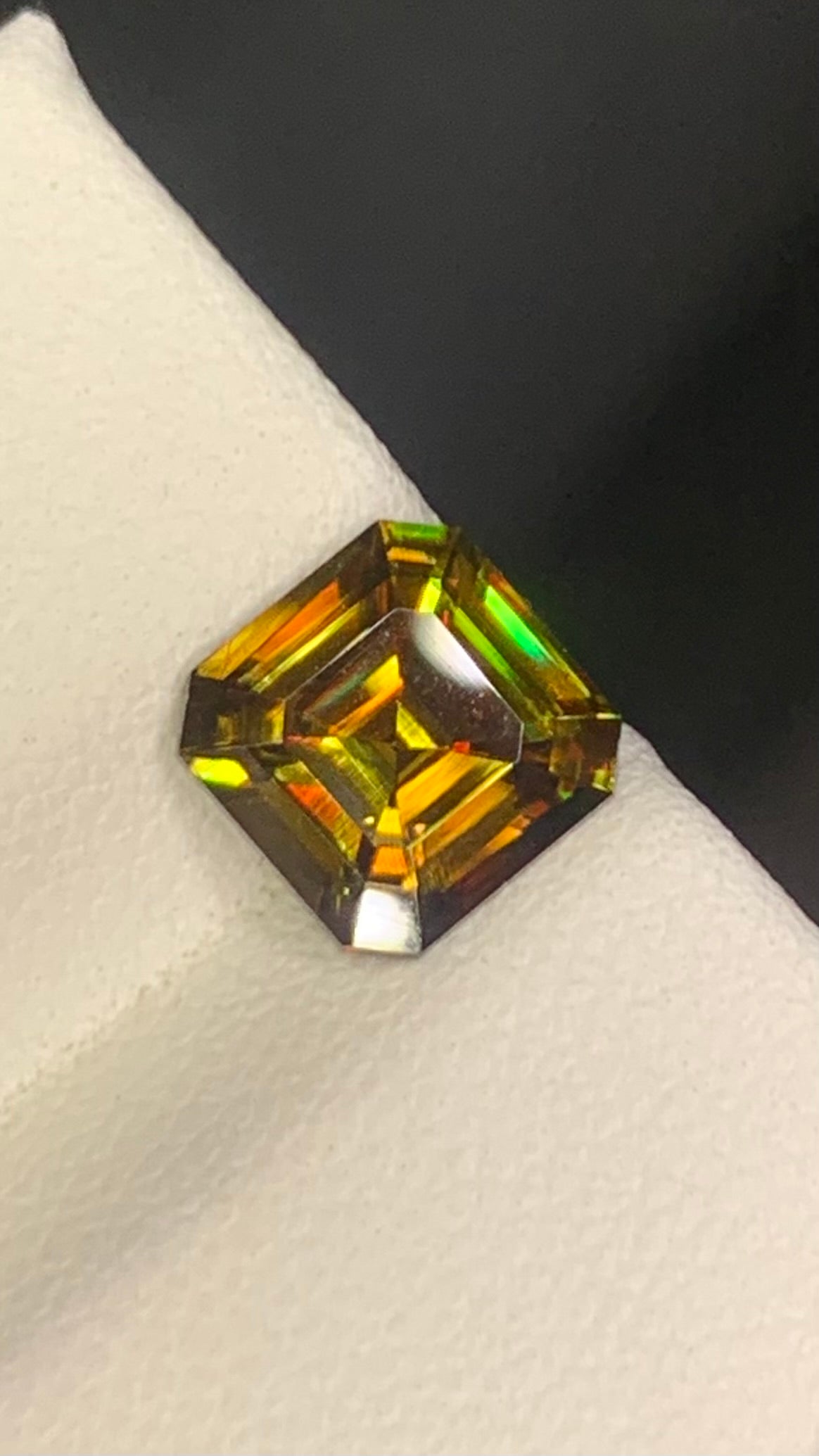 Untreated Top Quality 1.65 Carat Yellow Green Colour Natural Sphene full of flashes