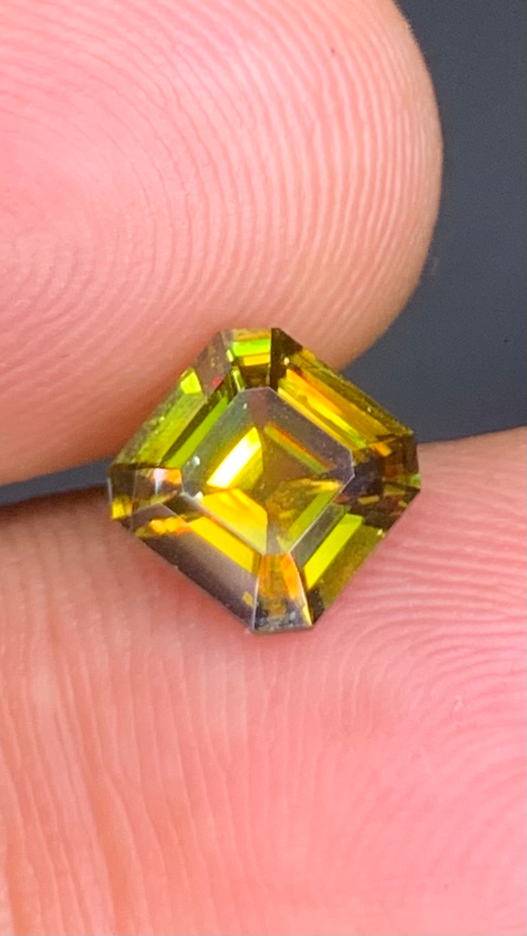 Untreated Top Quality 2.20 Carat Yellow Green Colour Natural Sphene full of flashes