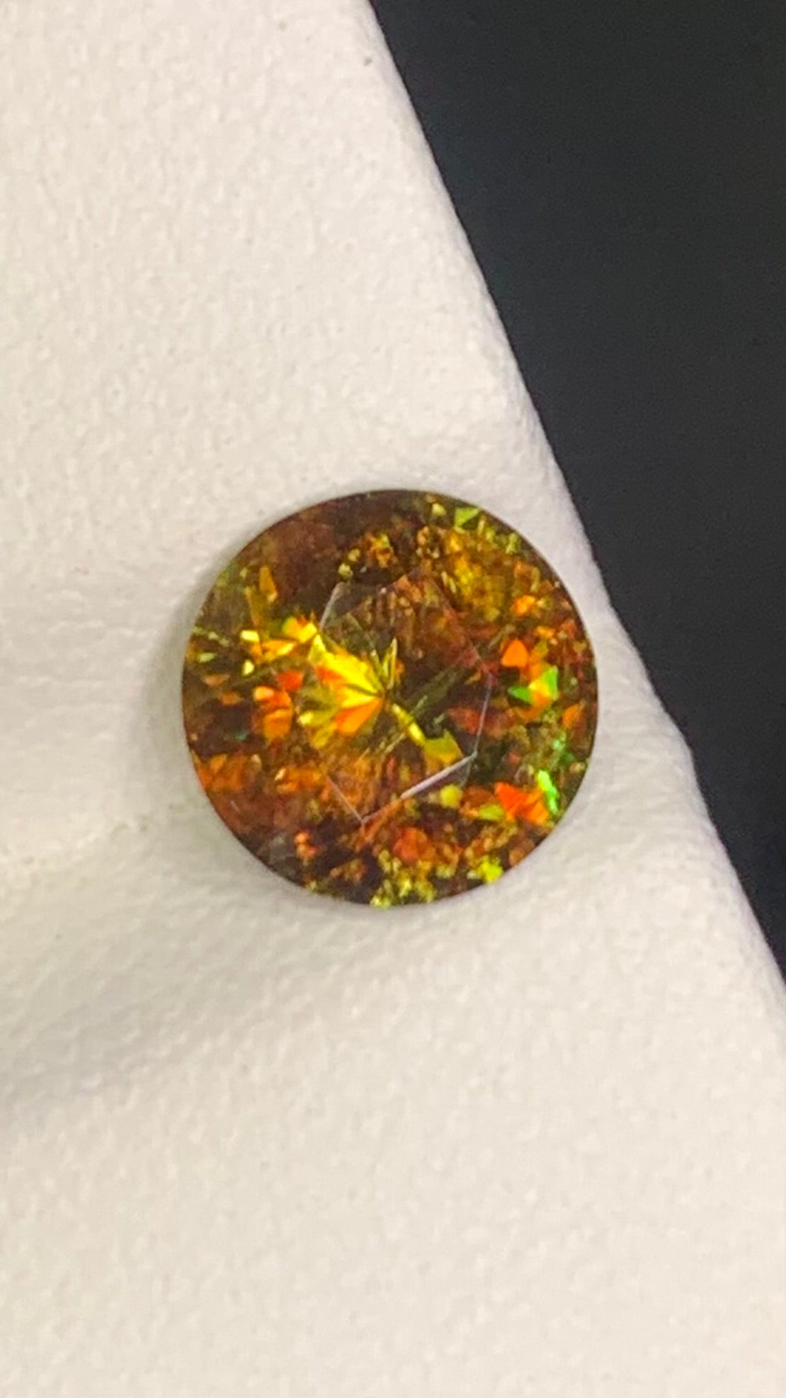 Untreated Top Quality 2.10 Carat Yellow Green Colour Natural Sphene full of flashes