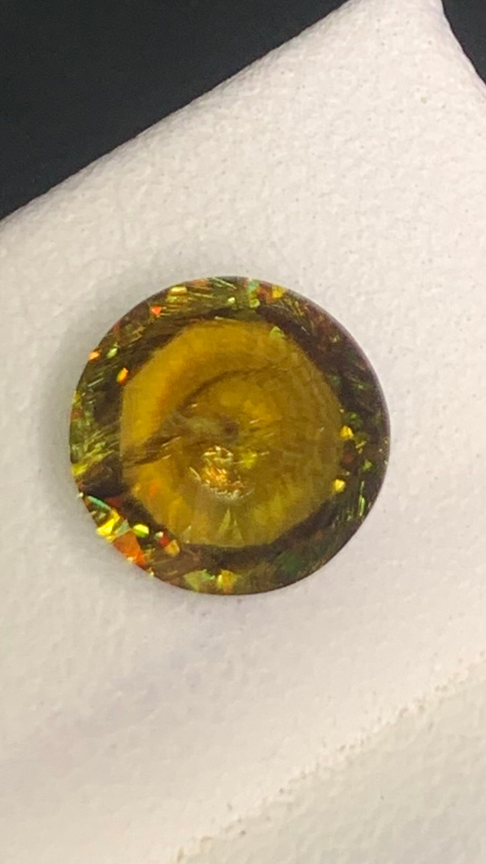 Untreated Top Quality 2.10 Carat Yellow Green Colour Natural Sphene full of flashes