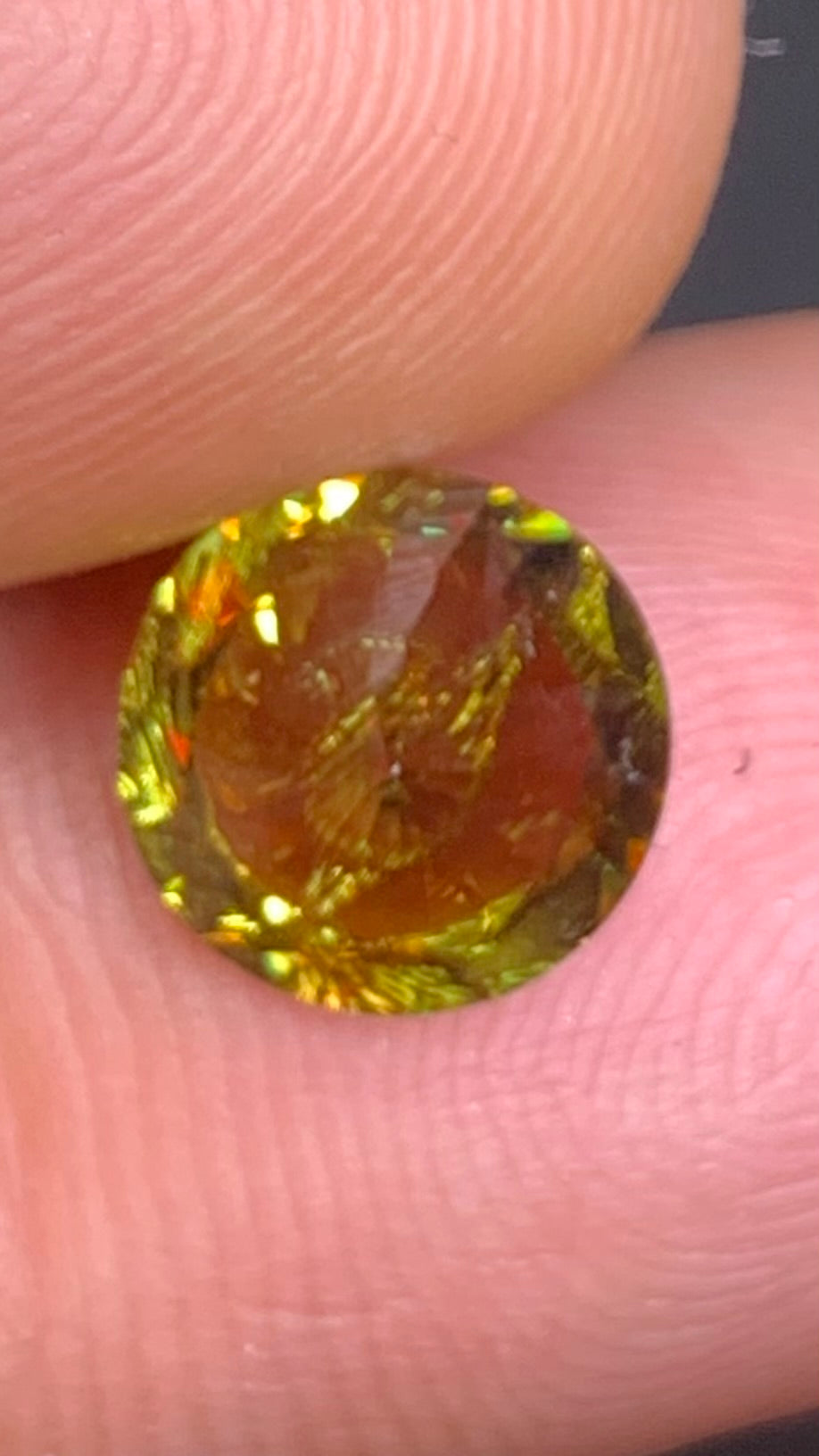 Untreated Top Quality 2.10 Carat Yellow Green Colour Natural Sphene full of flashes