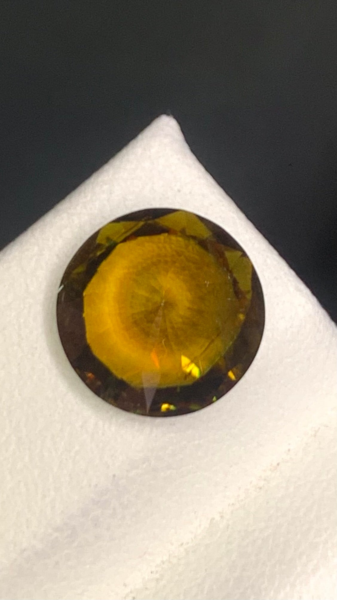 Untreated Top Quality 3.70 Carat Yellow Green Colour Natural Sphene full of flashes