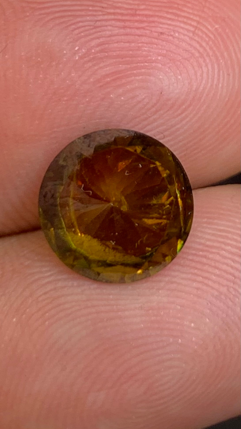 Untreated Top Quality 3.70 Carat Yellow Green Colour Natural Sphene full of flashes