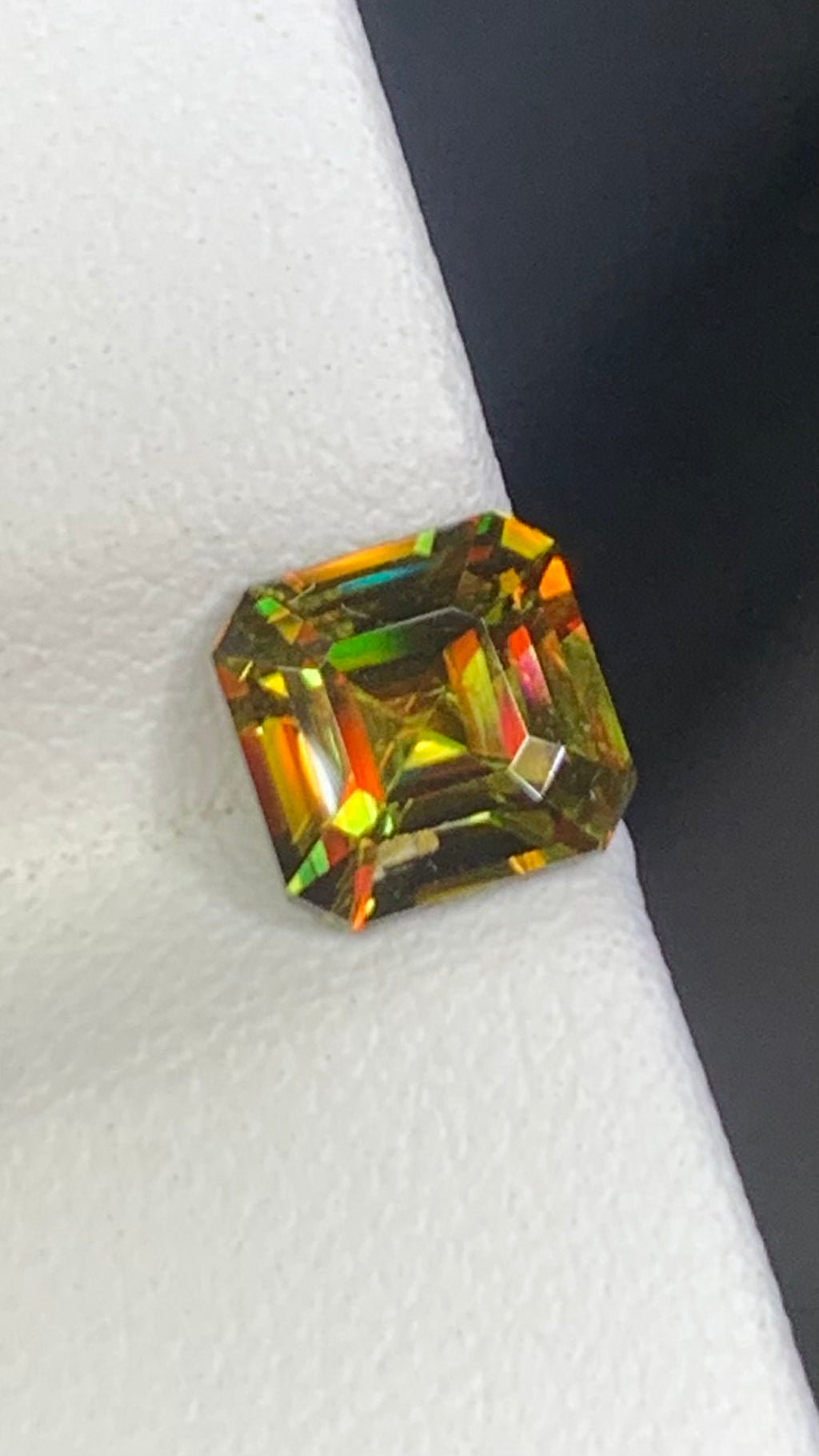 Untreated Top Quality 1.60 Carat Yellow Green Colour Natural Sphene full of flashes