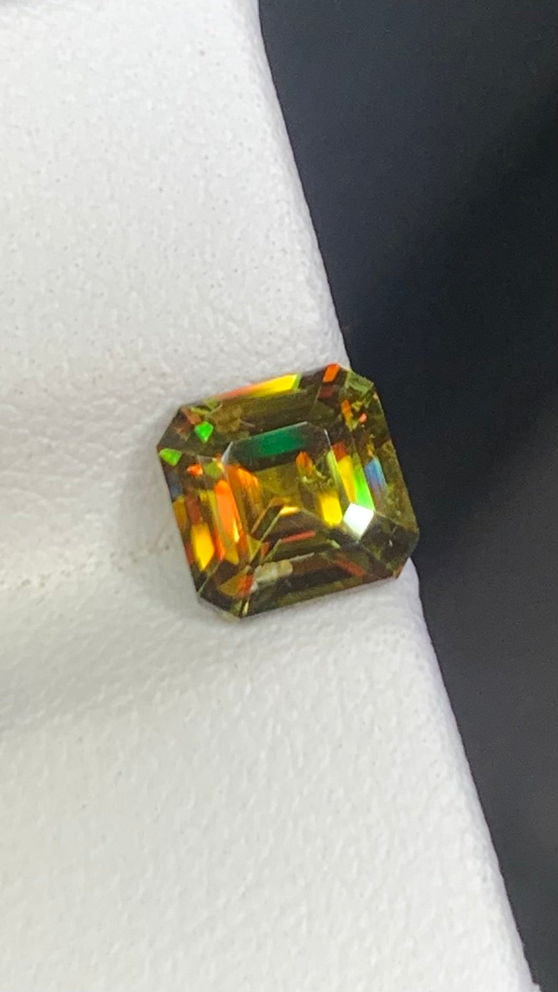 Untreated Top Quality 1.60 Carat Yellow Green Colour Natural Sphene full of flashes