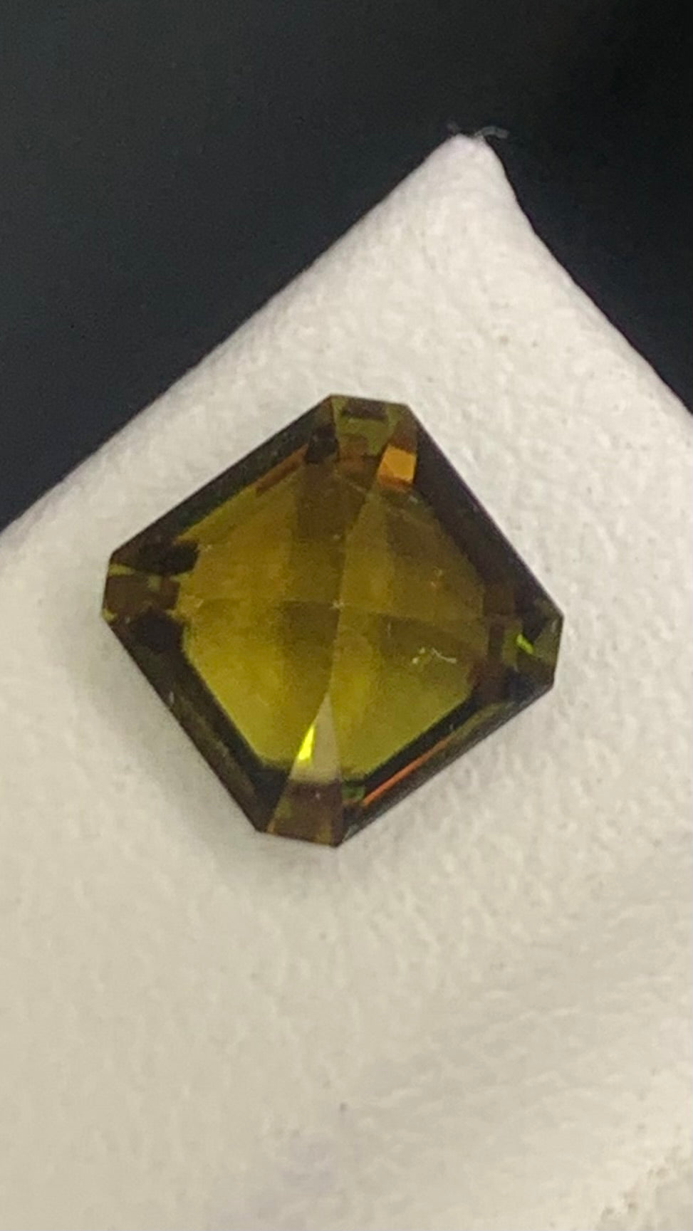 Untreated Top Quality 1.60 Carat Yellow Green Colour Natural Sphene full of flashes