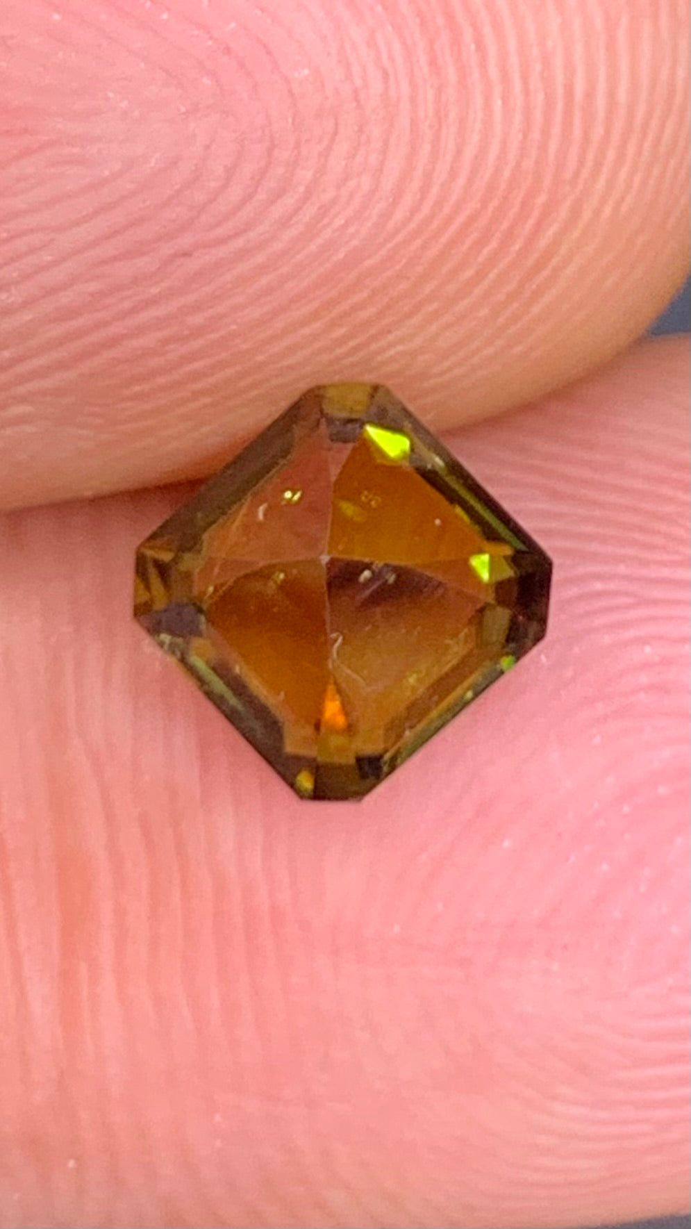 Untreated Top Quality 1.60 Carat Yellow Green Colour Natural Sphene full of flashes