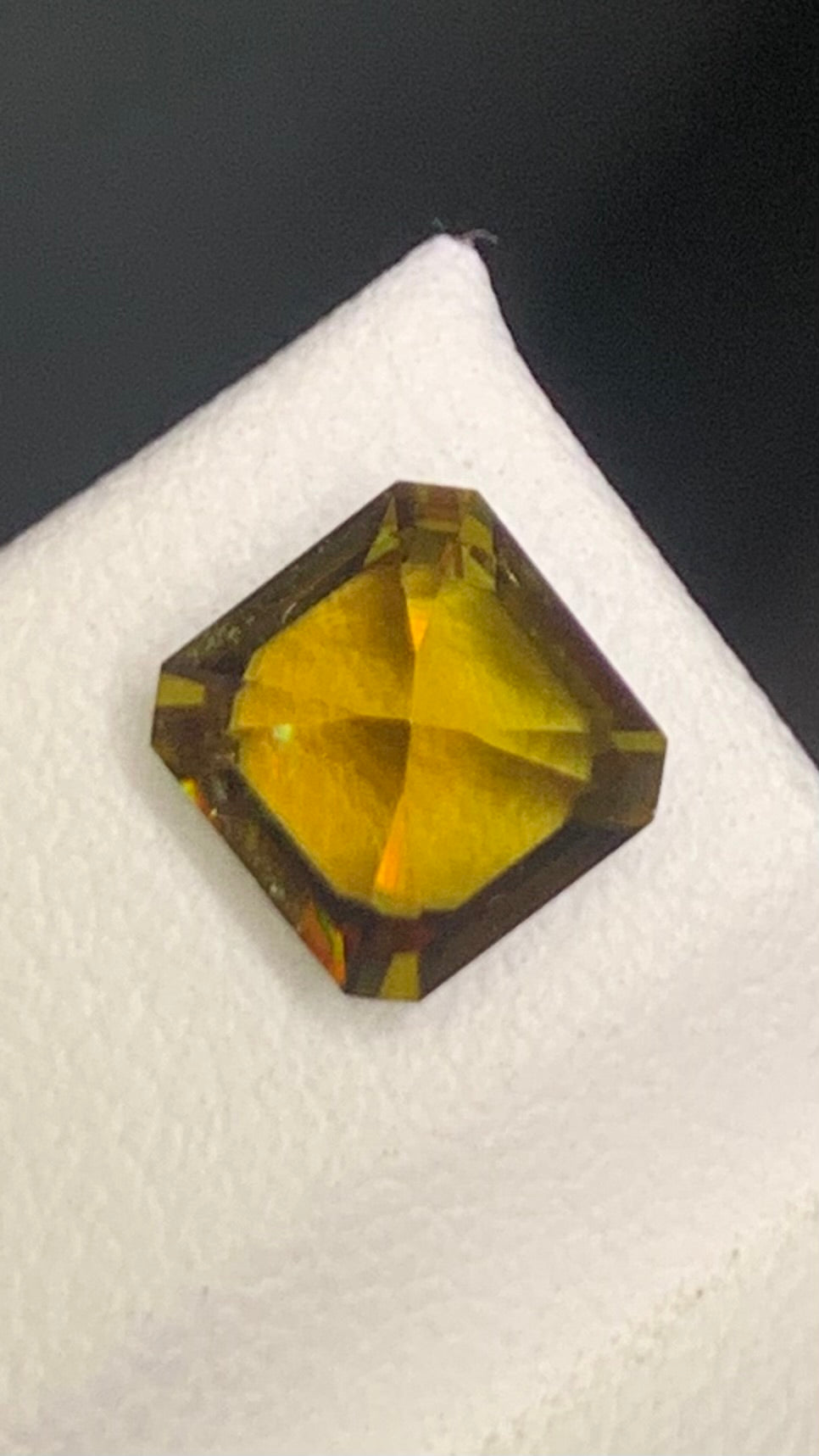 Untreated Top Quality 1.65 Carat Yellow Green Colour Natural Sphene full of flashes
