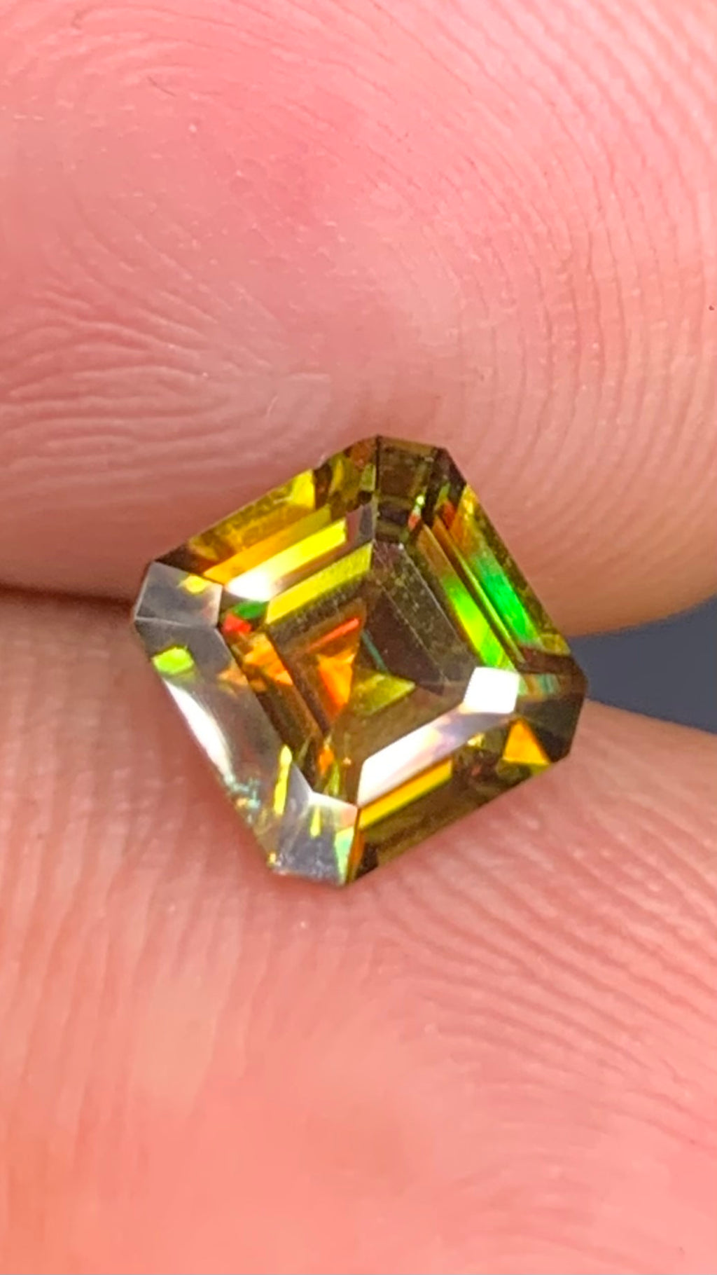 Untreated Top Quality 1.65 Carat Yellow Green Colour Natural Sphene full of flashes