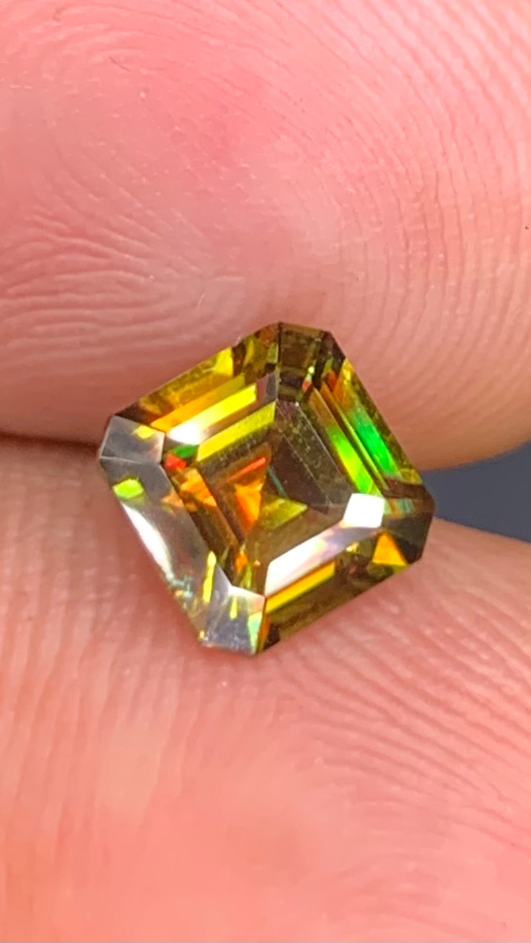 Untreated Top Quality 1.65 Carat Yellow Green Colour Natural Sphene full of flashes