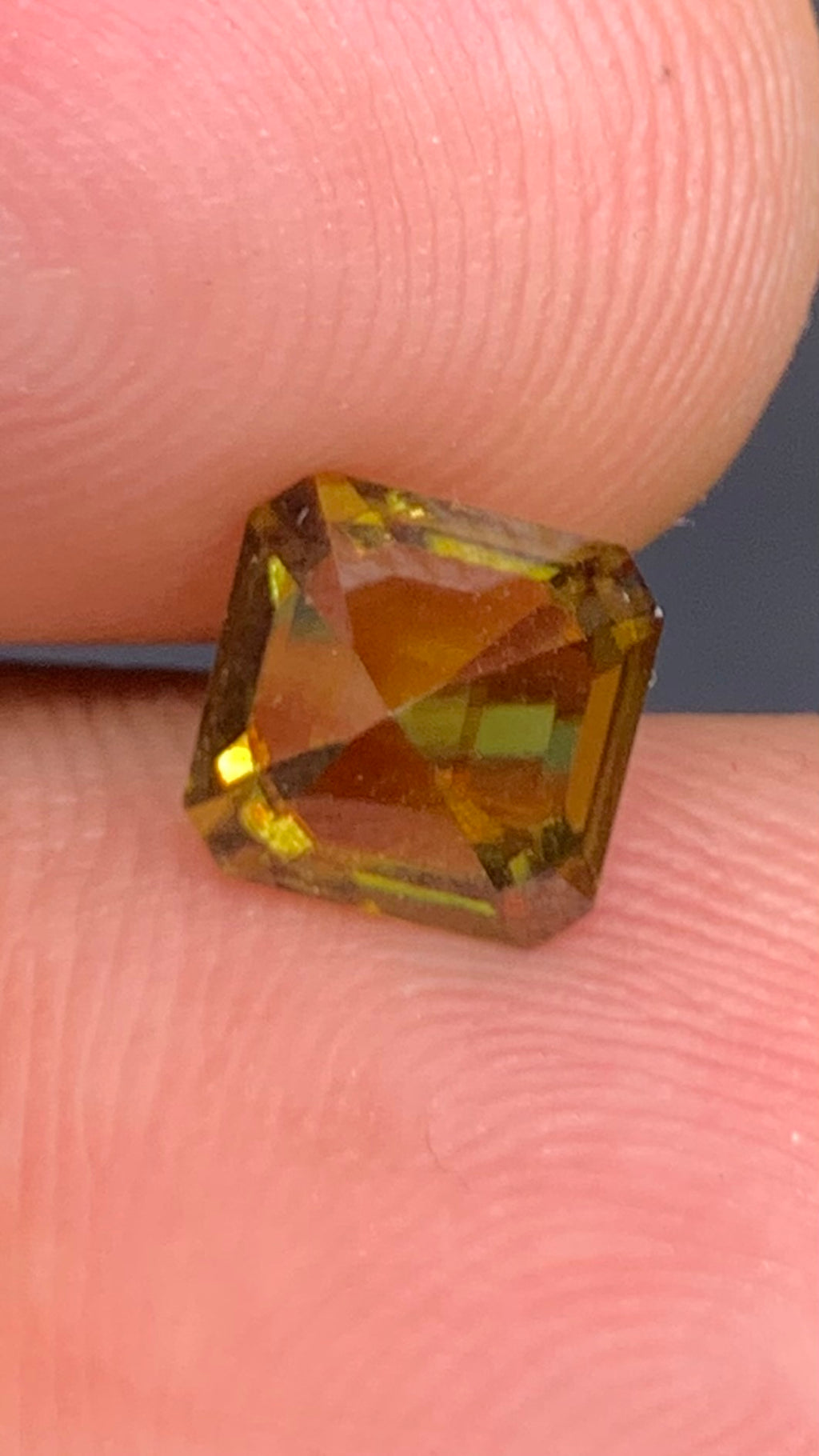 Untreated Top Quality 1.65 Carat Yellow Green Colour Natural Sphene full of flashes