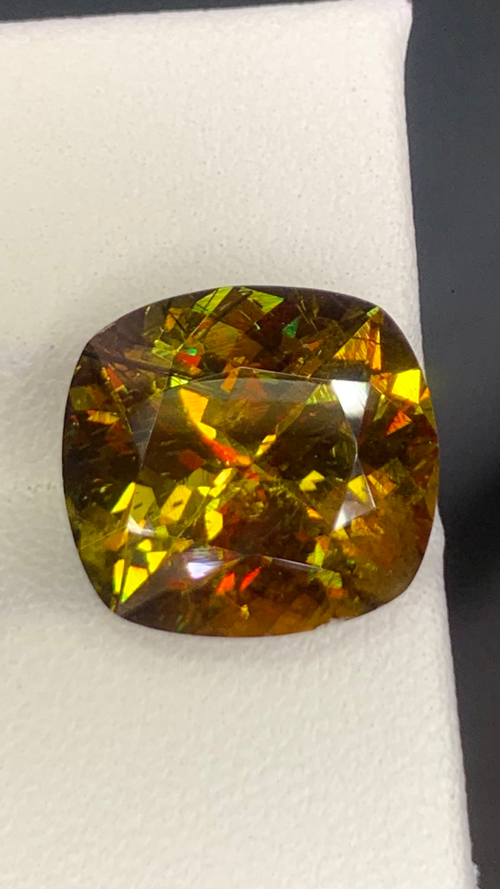 Untreated Top Quality 9.40 Carat Yellow Green Colour Natural Sphene with Rutile full of flashes