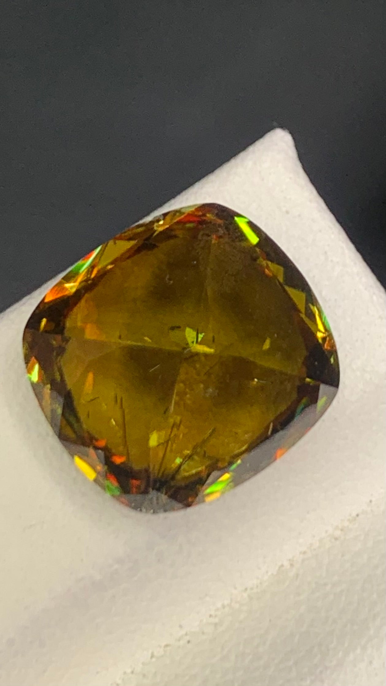 Untreated Top Quality 9.40 Carat Yellow Green Colour Natural Sphene with Rutile full of flashes