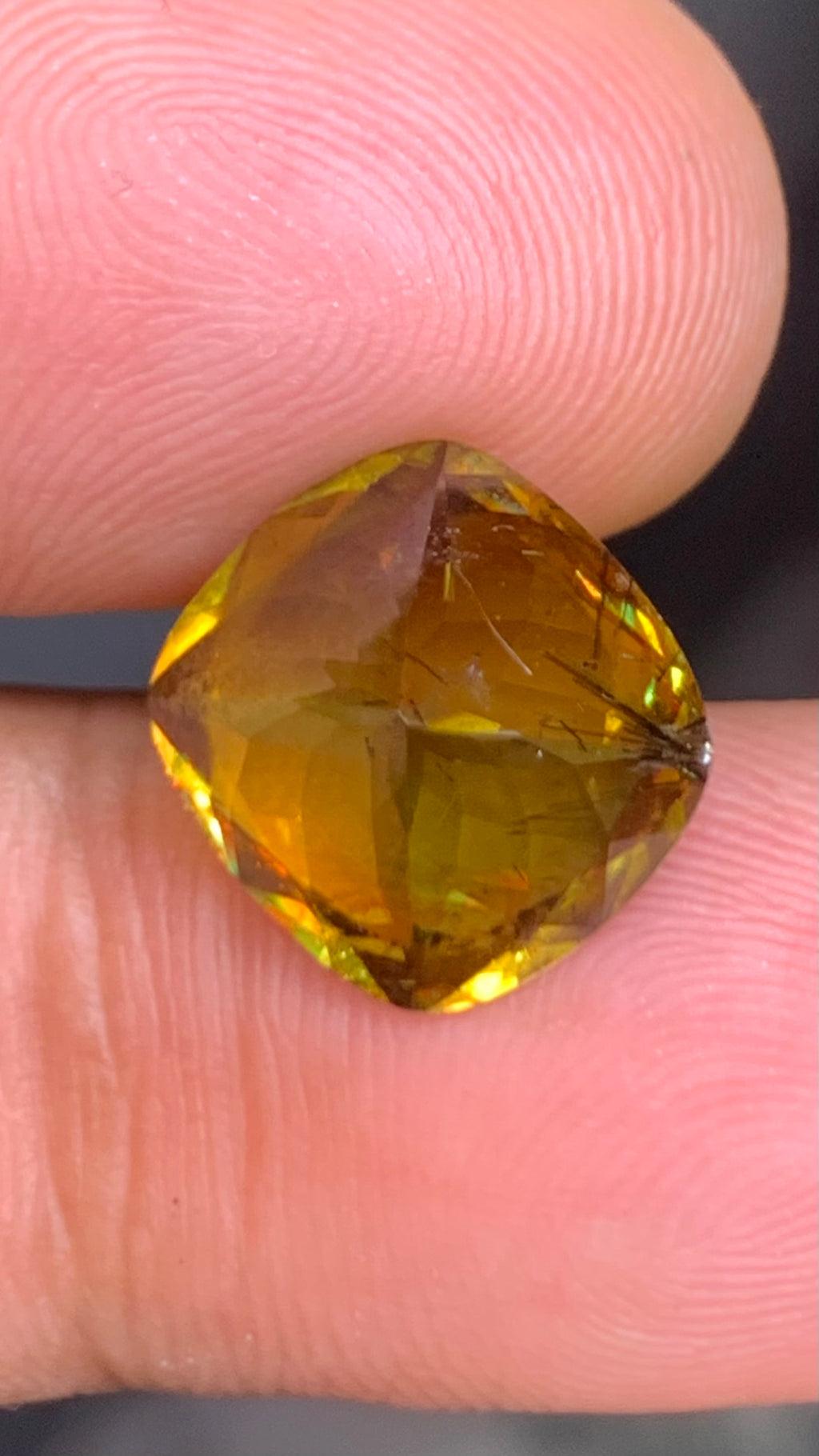 Untreated Top Quality 9.40 Carat Yellow Green Colour Natural Sphene with Rutile full of flashes
