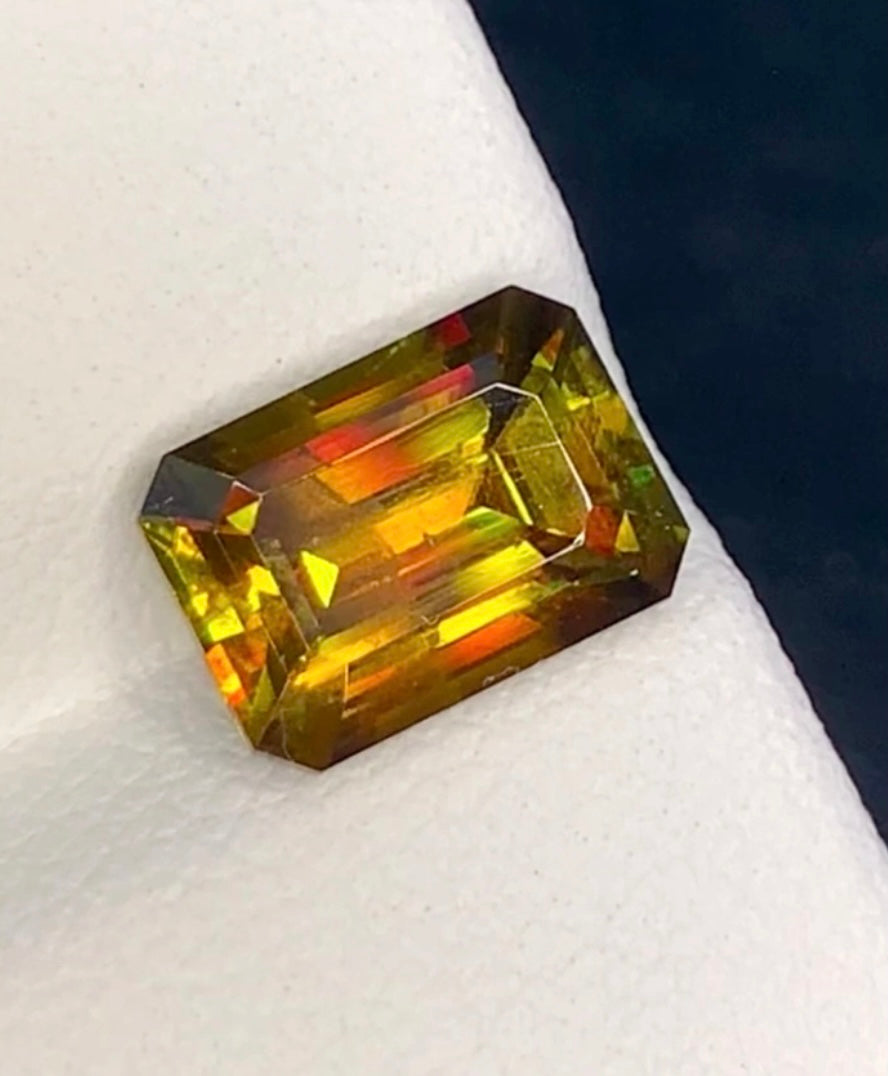 Untreated Top Quality 2.95 Carat Yellow Green Colour Natural Sphene full of flashes